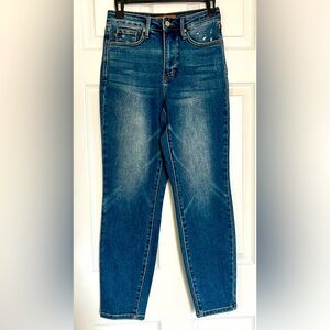 JUDY BLUE Slim Fit Distressed Straight Leg Blue Jeans Size 3/26
